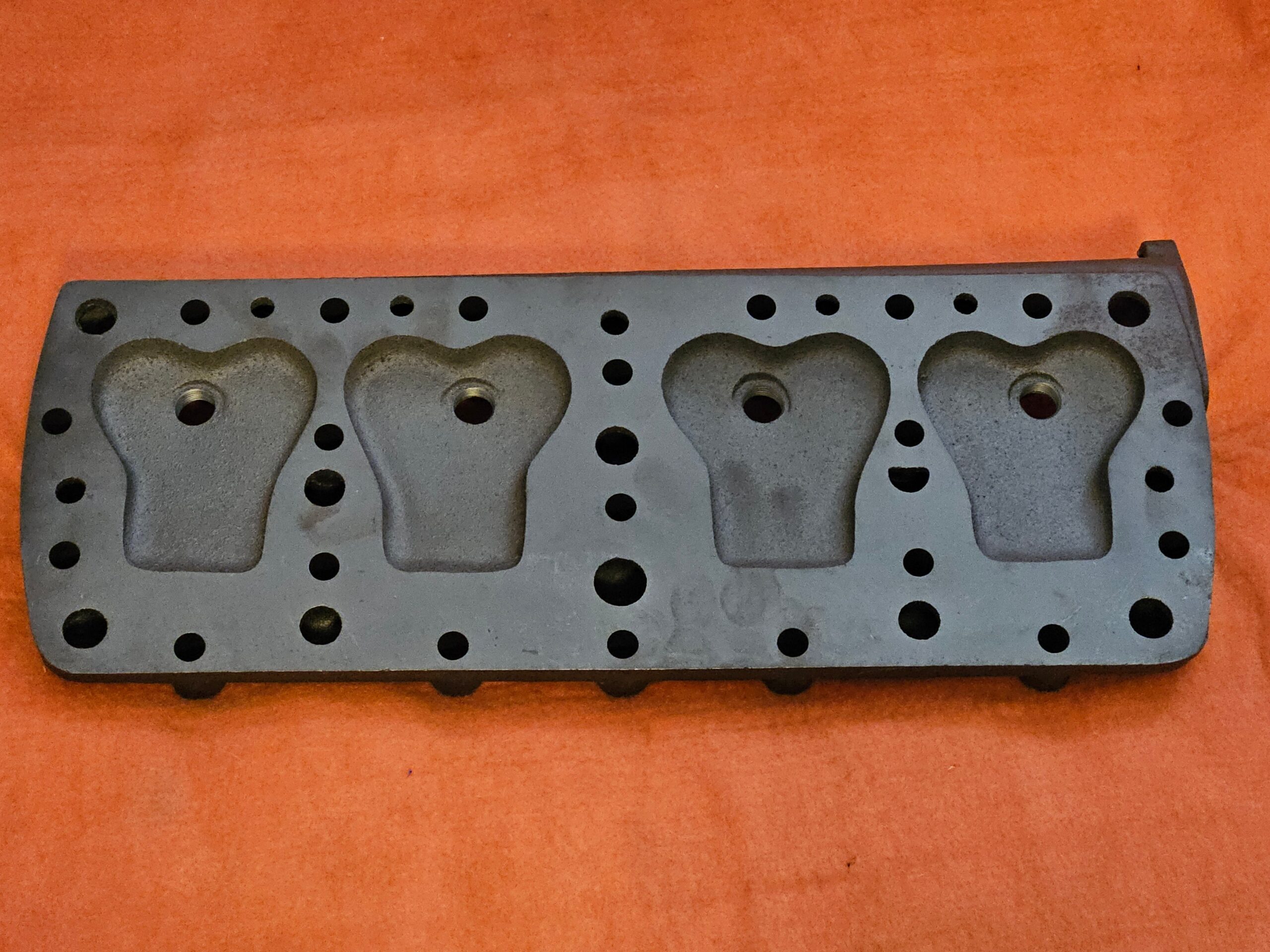 1932-1936 Ford Flathead V8 LH Driver Cylinder Head 40-6050 Cracked AS-IS - Image 2