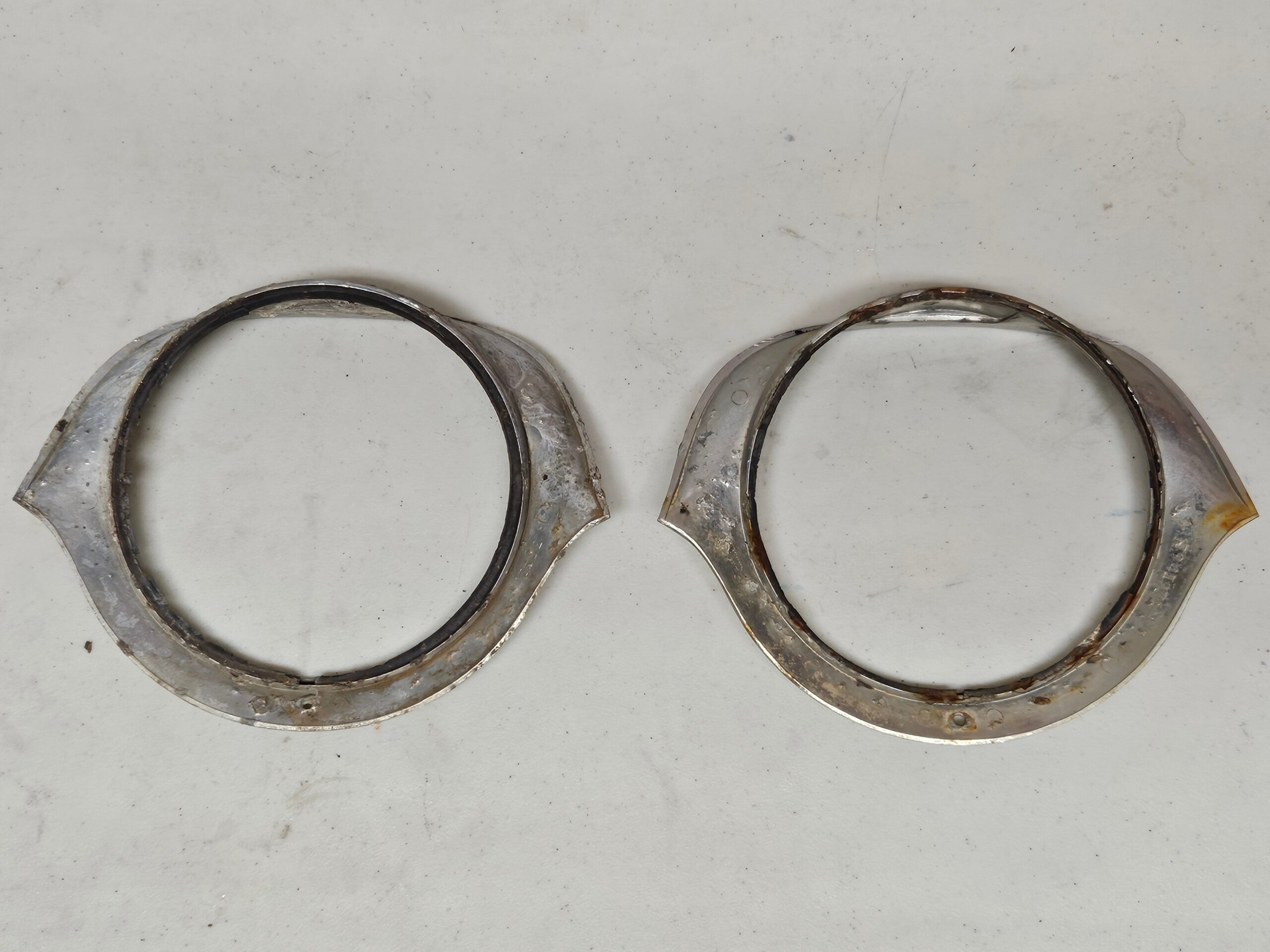 1954-1955 Cadillac 5941973 Headlight Trim Bezels Pair Original OEM - Image 2