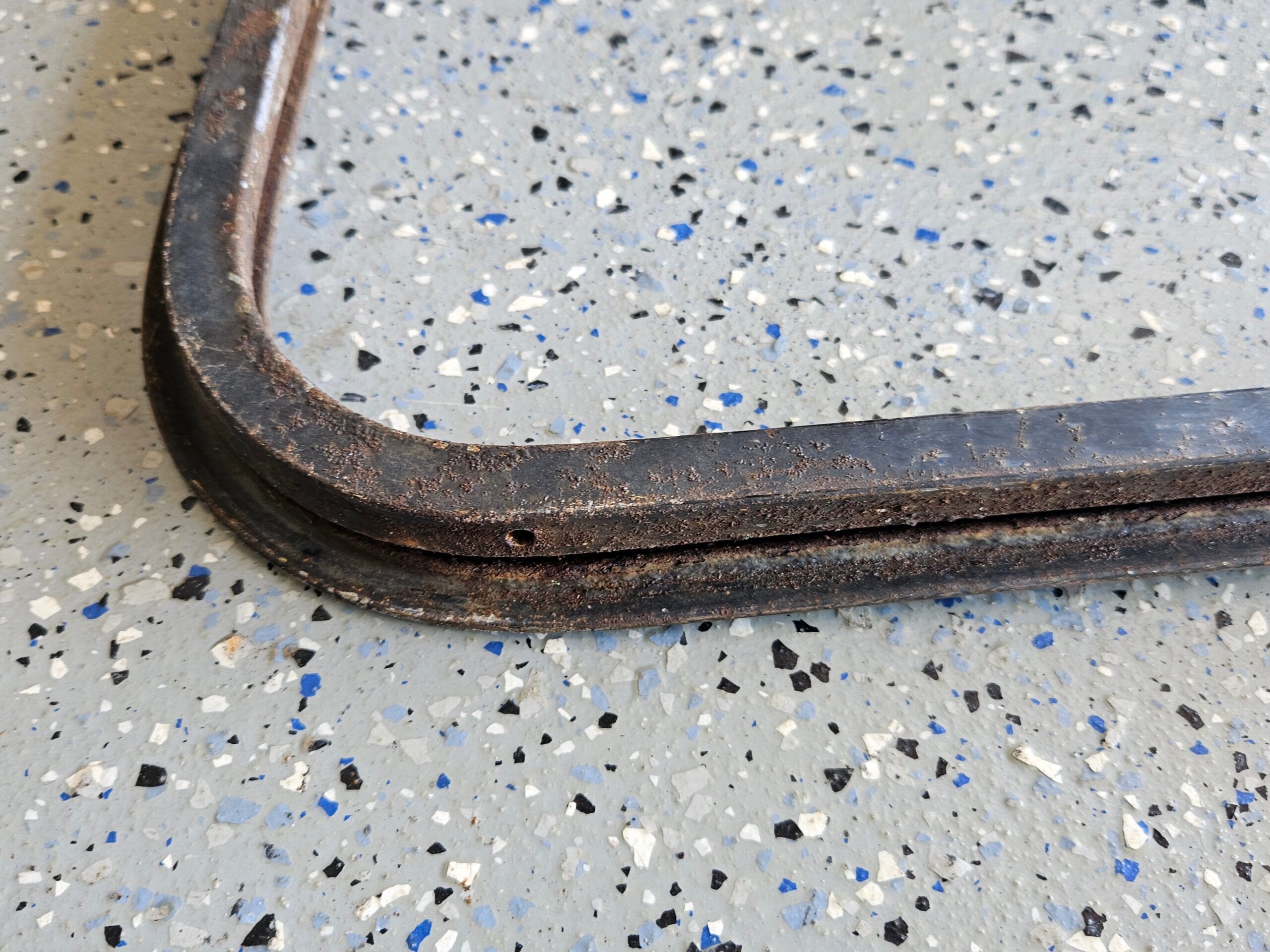 1935-1936 Ford 48-45410 Closed Car Windshield Frame Solid, Rust-Free Original - Image 4